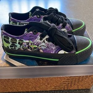 New in Box Monster Jam Grave Digger Toddler size 10